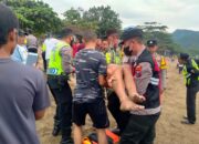 Tim SAR Gabungan TNI AL Bantu Evakuasi Wisatawan Terseret Ombak