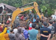 TNI AL Bersinergi Dengan Masyarakat Atasi Bencana Longsor di Manado