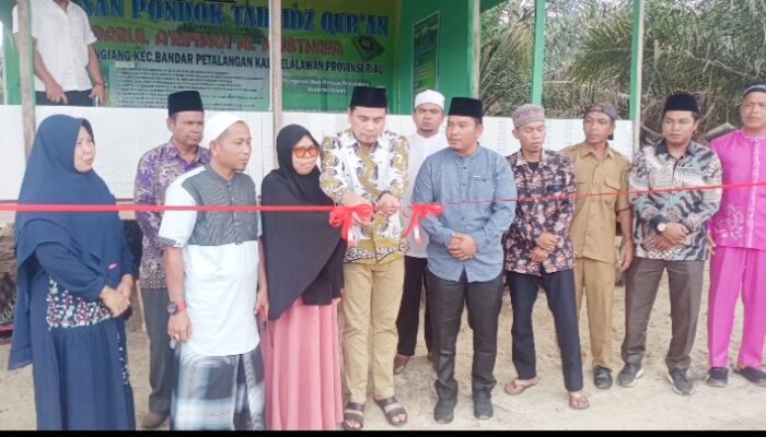 Ketua Komisi I DPRD Pelalawan Resmikan Yayasan Pondok Tahfid’z Qur’an Darul A’Rifiyah Al Musthafa di Desa Terbangiang