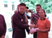 Bupati dan Wabup Rohil Berikan Bantuan Korban Rumah Kebakaran di Balam Sempurna Kota