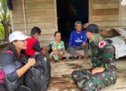 Satgas Pamtas Yonif 645/GTY Bantu Evakuasi Warga Terdampak Banjir dan Bagikan Bantuan Sembako