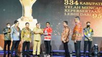 Sukses Beri Layanan Kesehatan Gratis Ke Masyarakat, Bupati Pelalawan Dianugerahi M. Tito Karnavian Reward UHC dari BPJS RI