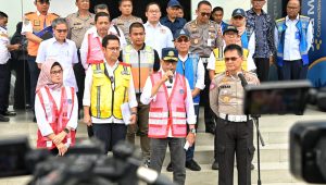 Menhub Bahas Langkah Antisipasi Lonjakan Kendaraan di Jalur Tol Cikampek – Cipali