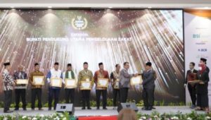H,Zukri Misran Terima Penghargaan Nasional Kategori Bupati Pendukung Utama Pengelolaan Zakat.
