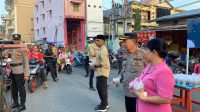 Berkah Ramadhan, Polsek Bangko, Bhayangkari dan Wartawan Bagian Takjil Kepada Masyarakat
