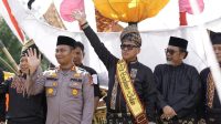 Polres Kuansing Hadir dan Kawal Acara Festival Budaya Perahu Baganduang