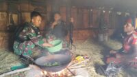 Menyatu Dengan Masyarakat, Pos Bolakme Masak Bersama Warga