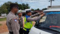 H ke 3 Ops Patuh LK 2023, Satgas Preemtif Satlantas Polres Rohil Bagikan 100 Stiker Keselamatan