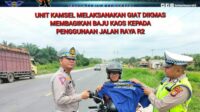 Kampanye Keselamatan Berkendara, Satlantas Polres Rohil Bagikan Baju dan Brosur