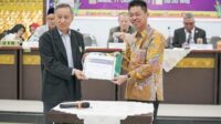 Bupati Rohil Ikut Yudisium Pascasarjana dengan Maksimal 