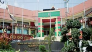 Dua Anggota DPRD Riau Diberhentikan.