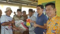 Bupati Rohil Serahkan Tiga Ton Bantuan Benih Padi di Bagansiapiapi
