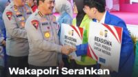 Wakapolri Serahkan Beasiswa Untuk Mahasiswa di Riau
