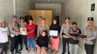 Peduli Warga Disabilitas, Kapolsek Kubu Antarkan Kursi Roda dan Sembako