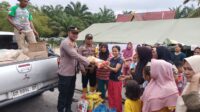 Polsek Rantau Kopar Beri Warga Pengungsi Banjir Sembako dan Lakukan Cooling System