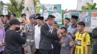 Bupati Rohil Kunjungi Warga Terdampak Banjir di Jalan Siak, Ratusan Paket Sembako Dibagikan