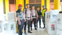Polsek Simpang Kanan Kembali Kawal Penggeseran Logistik Pemilu 2024 dari PPS ke PPK