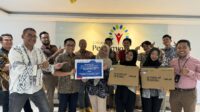 Dorong Prestasi Penerima Beasiswa, Pertamina Hulu Rokan Berikan Bantuan Laptop