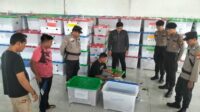 Satgas OMB Polres Rohil Kawal KPUD Ambil Data Container Box Kembali untuk Rekapitulasi Nasional