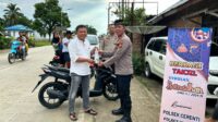 Maknai Bulan Suci Ramadhan, Kapolsek Cerenti Bagi Takjil Kepada Masyarakat