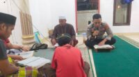Dua Bhabinkamtibmas Polsek Kubu Tarawih dan Tadarus Al Quran di Musholla Al – Ikhlas 