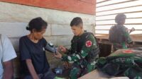 Berikan Sembako dan Pelayanan Kesehatan Gratis kepada Masyarakat Perbatasan Papua Wujud Kepedulian Satgas Yonif 122/TS