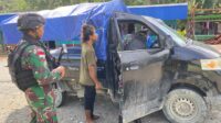 Cegah dan Antisipasi Barang Ilegal, Satgas Yonif 122/TS Pos KM 76 Laksanakan Pemeriksaan di Jalan Lintas Jayapura-Wamena