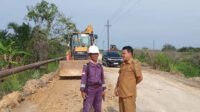 Ikut Jejak Inisiatif Membangun Bupati Afrizal Sintong, Camat Rantau Kopar Lobi Perusahaan Perbaiki Jalan