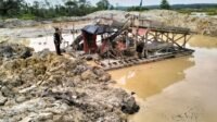 Tertibkan PETI, Polsek Singingi Musnahkan 5 Rakit di Desa Kebun Lado