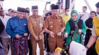 Bupati Afrizal Sintong, Sambut Kepulangan Jamaah Haji Kloter 14 Asal Rokan Hilir 