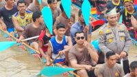 Berpartisipasi dalam Pacu Jalur Eksibisi 2024, Kapolres Kuansing Berperan sebagai Timbo Ruang 