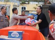 Polri-TNI Bagikan Makanan ke Warga Terdampak Banjir di Sawangan, Depok