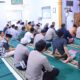 Shalat Isya dan Tarawih Keliling , Kapolres Rohil Berbaur dengan Jama’ah Masjid Nurul Iman