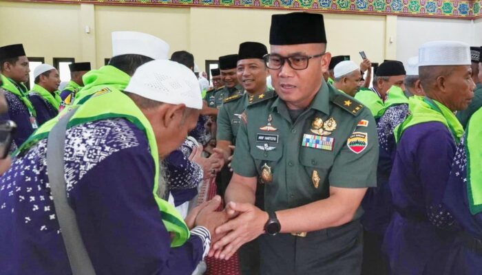 Kasdam I/BB Berangkatkan Jamaah Calon Haji KBIHU Kodam I/BB, Harapkan Haji Mabrur dan Jaga Nama Baik TNI