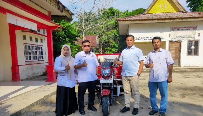 Peduli Lingkungan, PT Musim Mas Serahkan Motor Pengangkut Sampah untuk Kelurahan Sorek Satu