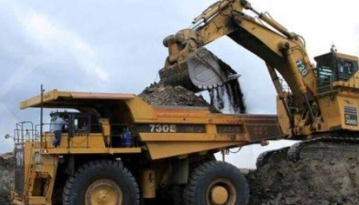 Warga Soroti Transparansi Pemerintah Flotim Soal Pemenang Proyek Jalan di Tanjung Bunga