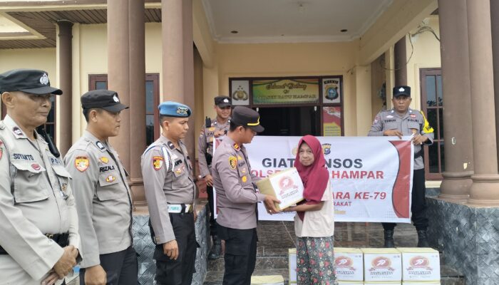 Kapolsek Batu Hampar Bakti Sosial Berbagi Sembako dalam Rangka HUT Bhayangkara ke- 79