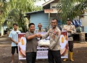 Polres Rohil Beri Bantuan Sembako ke Masyarakat yang Aktif Tanggulangi Karhutla di Kubu