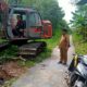 Pj Kades Hutan Panjang Tinjau Pekerjaan Normalisasi Tali Air di Dusun II