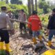 Baru Dilantik, Kapolsek Bangko Pusako Sigap Padamkan Api di Dua Lokasi