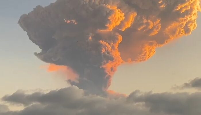 Breaking news: Gunung Lewotobi Laki-laki NTT Alami Erupsi, Masyarakat Dihimbau Waspada ! 