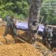 Personel Pos Panga Satgas Pamtas RI-Malaysia Yonarhanud 1/PBC/1 Kostrad Bantu Pemakaman Warga Perbatasan