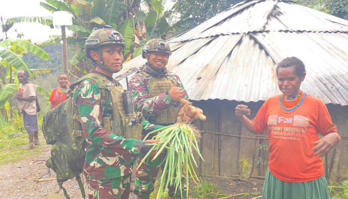 Tegur Sapa di Tanah Kabut: Satgas TNI Menyapa Hati, Bukan Sekedar Wilayah