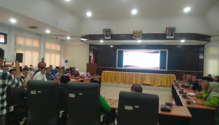 Aktifitas Angkutan Batu Bara Resahkan Masyarakat dan Rusakkan Jalan, Ketua DPRD Inhu Gelar Rapat dengan FPAN
