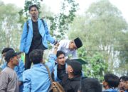 Geruduk DPRD Riau, Aliansi Mahasiswa UIN Suska Akhiri dengan Menyanyikan Lagu Tanah Airku oleh Mensosopol Dema UIN Suska 