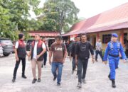 Kasat Polairud Polres Rokan Hilir Serahkan 15 PMI ke BP2MI Dumai