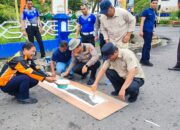 Peringati HUT Lantas Bhayangkara ke-70, Polantas Inhu Mengecat Marka Jalan Hingga Tanam Pohon 