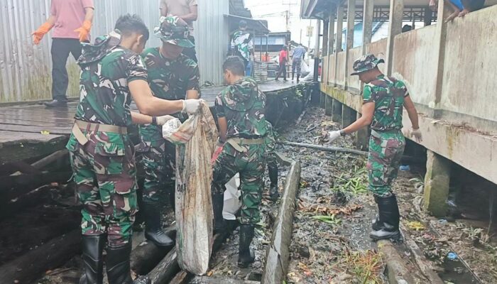 Satgas Yonif 123/Rajawali Bersama Koramil 1707-08/Agats Gelar “Bakti Teritorial Prima” di Pasar Mama Muyu