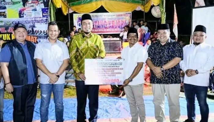 Dihadiri Bupati Ade dan Ketua DPRD Inhu, Syukuran Sampan di Petalongan Dipadati Warga 