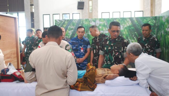 HUT Ke-80 TNI, Kodam XIX/TT Tebar Kepedulian Lewat Baksos Kesehatan dan Pembagian Sembako